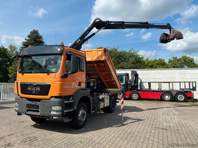 Three-sided tipper truck MAN 18.320 3Skipper mit HIAB 111 Kran + Greifer