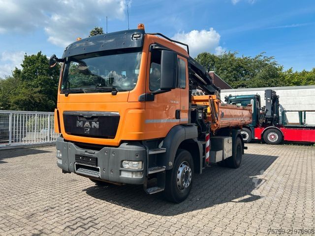 Three-sided tipper truck MAN 18.320 3Skipper mit HIAB 111 Kran + Greifer