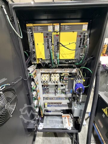 CNC torna - eğimli yatak makinesi HYUNDAI WIA SE2200MLMS