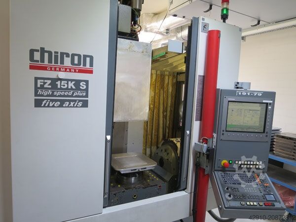 Universal Bearbeitungszentrum CHIRON FZ 15 KS