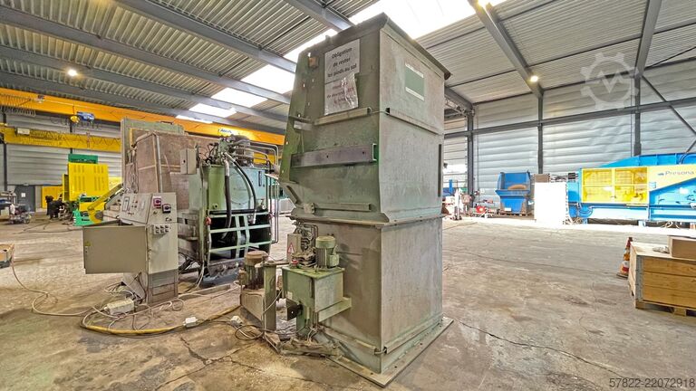 Pressa per balle 45 kW, forza di pressatura 60 t, con nastro trasportatore Bollegraaf HBC 60