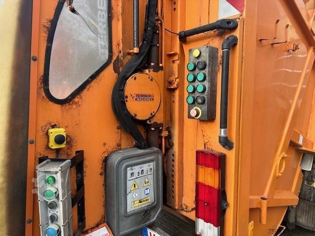 Vuilniswagen MERCEDES-BENZ ECONIC 2633 HN TERBERG 1. D- kommunale Hand