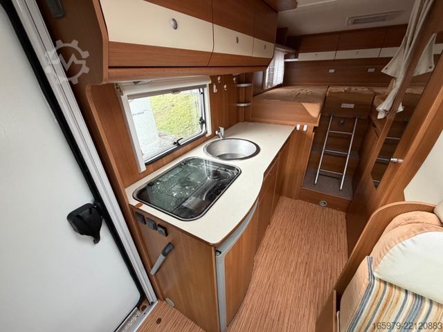Yarı entegre karavan CARADO T337