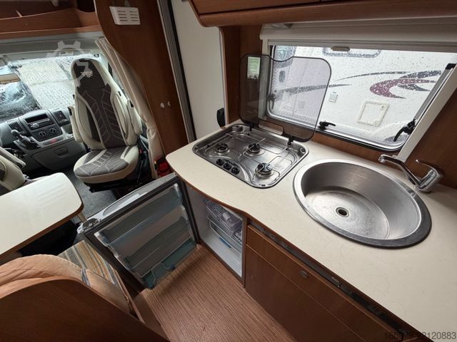 Yarı entegre karavan CARADO T337