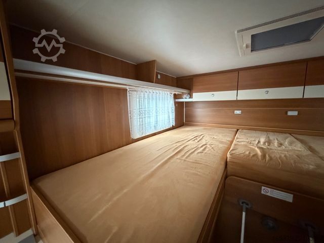 Yarı entegre karavan CARADO T337