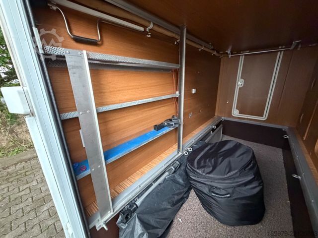 Yarı entegre karavan CARADO T337