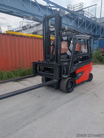 Elektromos négykerekű targonca Linde E 45-600 // 2555 Std. // 3. & 4. Ventil // Seitens