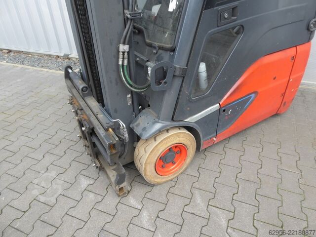 Elektrisk 3 -hjulet gaffeltruck Linde E16-02
