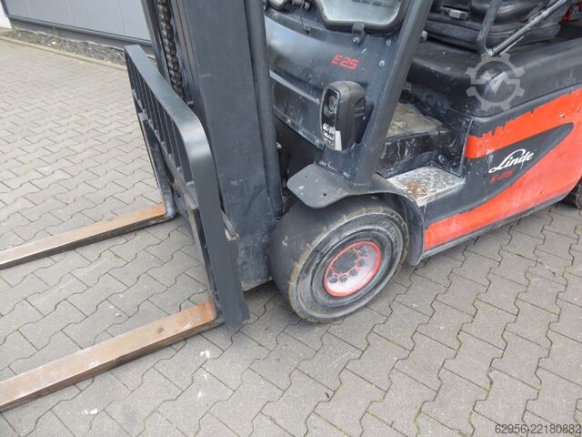 Elektrisk 4 -hjulet gaffeltruck Linde E25-01