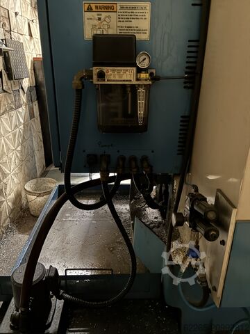 Vertikales Bearbeitungszentrum Hyundai SPT-V30T