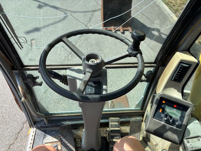 Gumikerekes kotrógép New Holland MH CITY