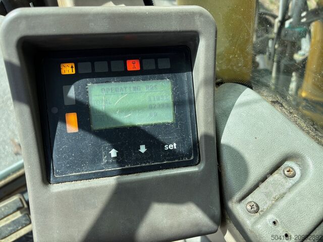 Gumikerekes kotrógép New Holland MH CITY