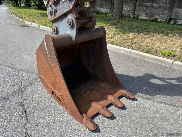 Gumikerekes kotrógép New Holland MH CITY