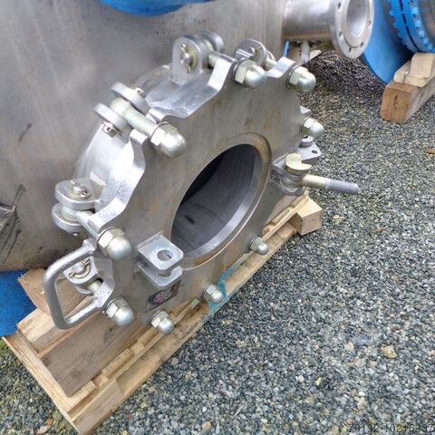 3690 liter verwarmbare/koelbare reactor gemaakt van V4A met ankerroerwerk  