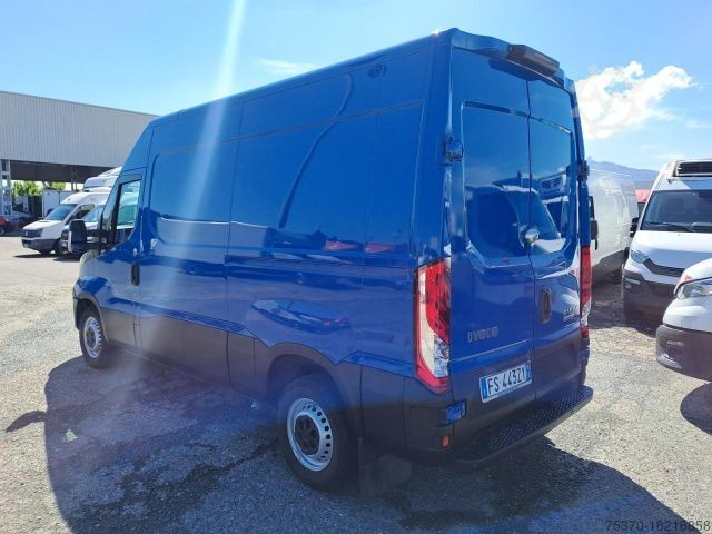 Furgão de painéis IVECO DAILY 35S16 - 3520