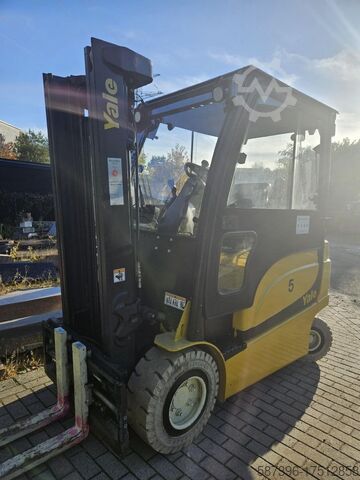 Elektrikli 4 tekerlekli forklift Yale ERP25VL