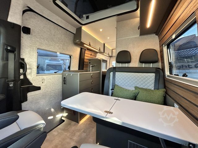 Camper van HYMER/ERIBA Grand Canyon S CrossOver 4x4 LEDER AHK 2t SOLAR