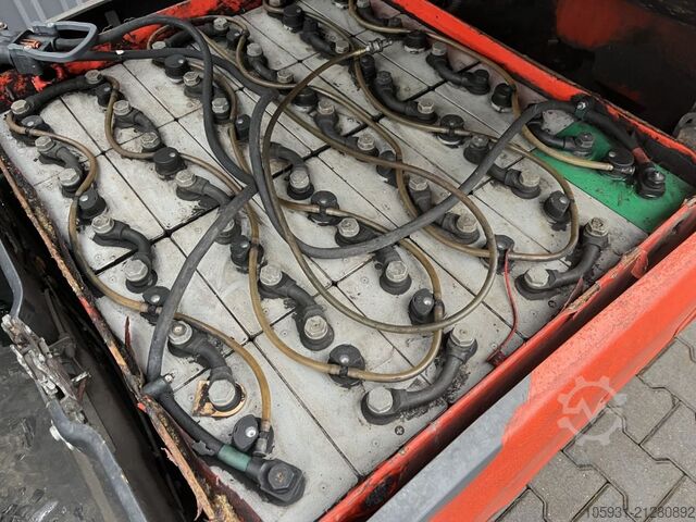 Electric 3-wheel forklift Linde E16L-02