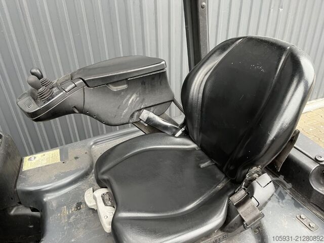 Electric 3-wheel forklift Linde E16L-02