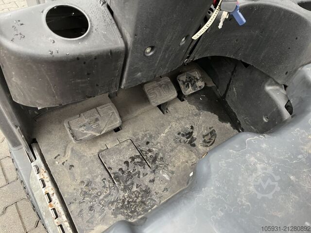 Electric 3-wheel forklift Linde E16L-02