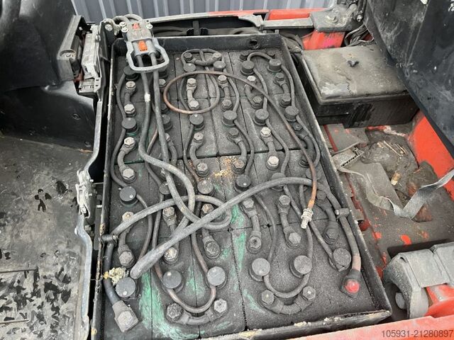 Electric 3-wheel forklift Linde E16C-02