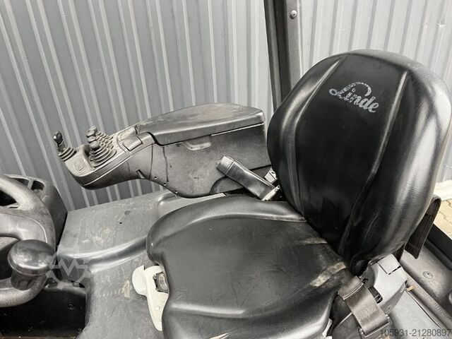 Electric 3-wheel forklift Linde E16C-02