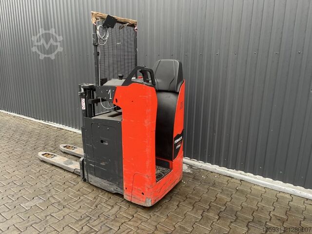 Stand-on stacker Linde D12S