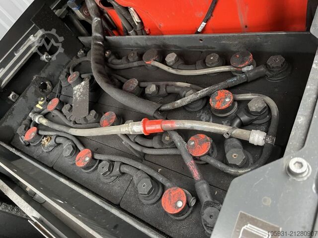 Stand-on stacker Linde D12S