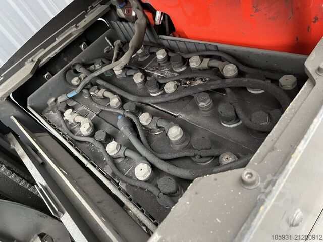 Stand-on stacker Linde D12S