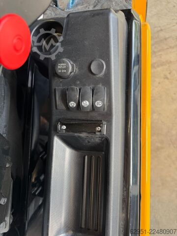 Elektrische vorkheftruck met 4 wielen Hyundai 20B-9