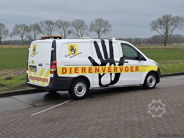 Bestelauto MERCEDES-BENZ VITO 111 dierenvervoer