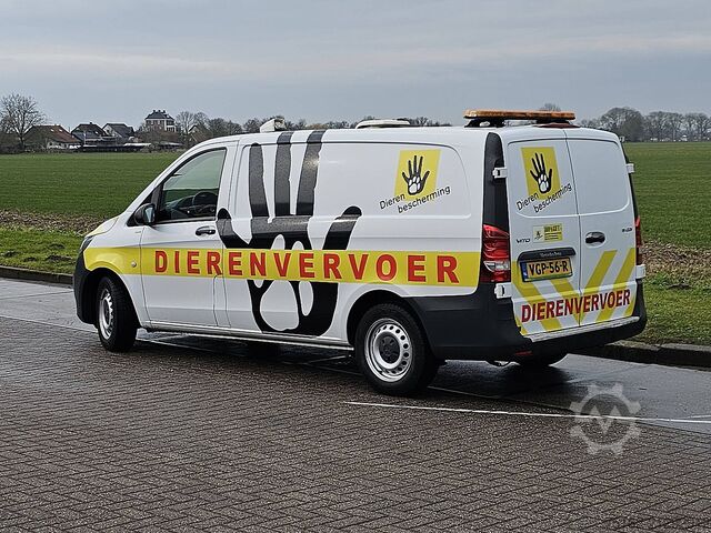 Bestelauto MERCEDES-BENZ VITO 111 dierenvervoer