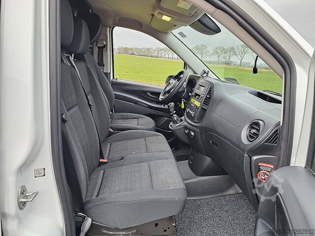 Bestelauto MERCEDES-BENZ VITO 111 dierenvervoer