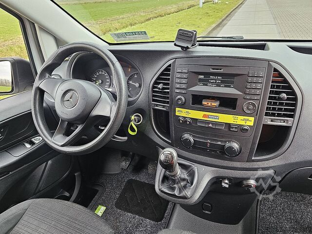 Bestelauto MERCEDES-BENZ VITO 111 dierenvervoer