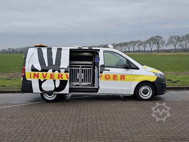 Bestelauto MERCEDES-BENZ VITO 111 dierenvervoer