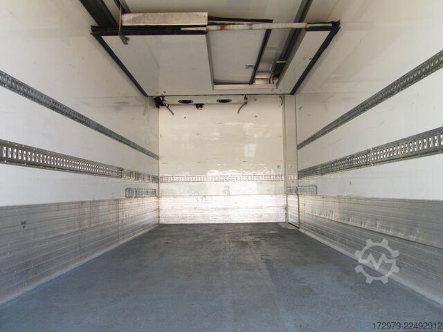 Rashladni kamion MERCEDES-BENZ Atego 1021*2xCarrier Kühlkoffer 5.72m*LBW*