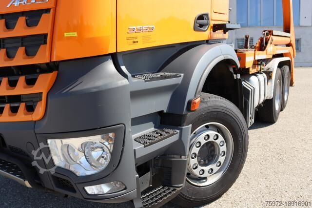 Kippers vrachtauto Mercedes-Benz Arocs 3353K ABSETZER