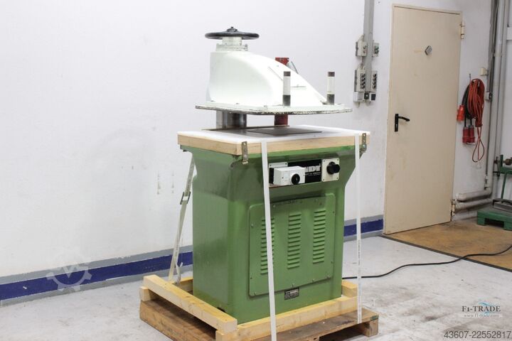 Presse à bras pivotant / presse hydraulique à emporte-pièce SANDT Typ 410