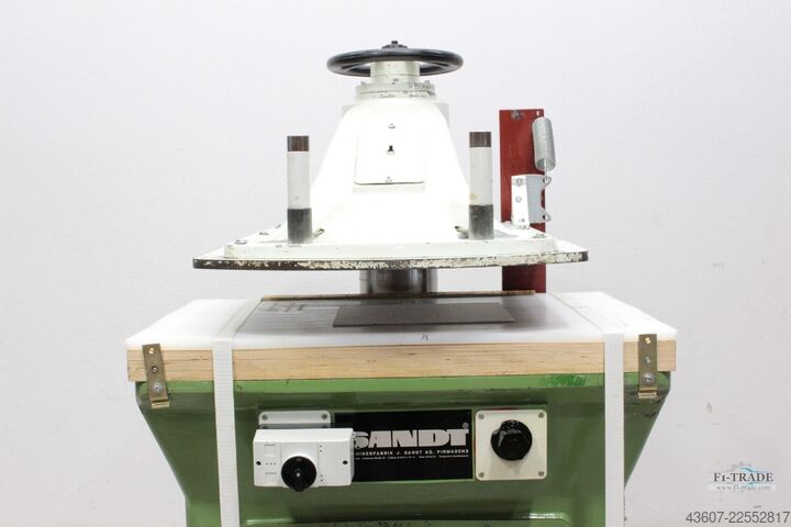 Presse à bras pivotant / presse hydraulique à emporte-pièce SANDT Typ 410