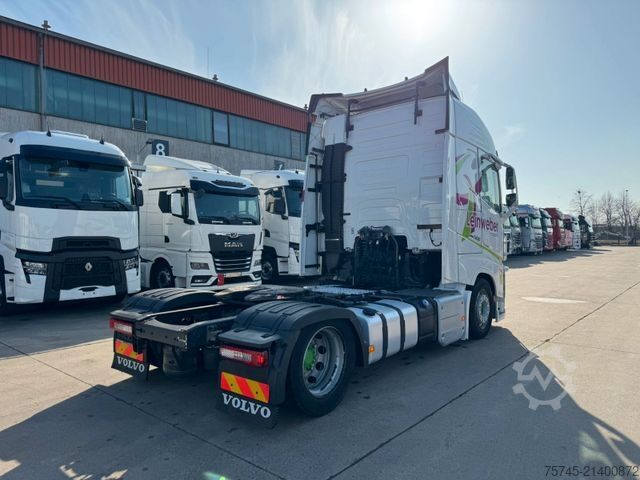 Nagy térfogatú nyergesvontató VOLVO FH 500 * VOLUMEN * TEL * 2 X TANK *