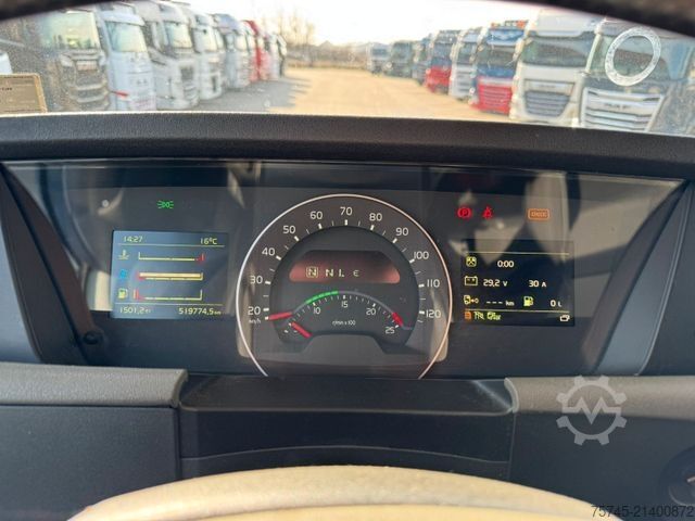 Nagy térfogatú nyergesvontató VOLVO FH 500 * VOLUMEN * TEL * 2 X TANK *