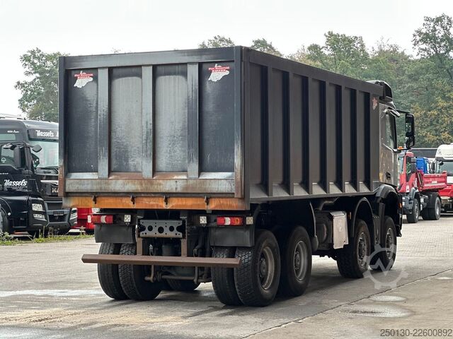 Tippbil MERCEDES-BENZ Arocs 4148 8x8 BB Piet Ruizeveld AK