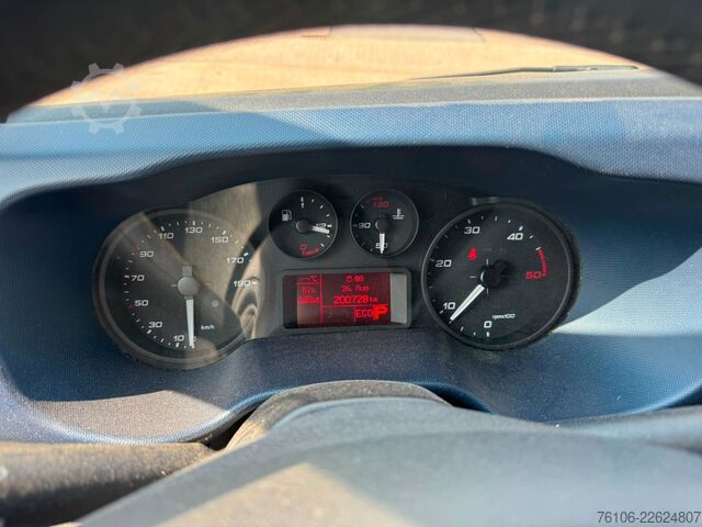 Furgão de painéis IVECO Daily 35S16 Hi-Matic Kastenwagen L2H2*2 Stück*