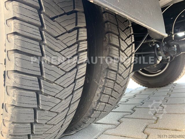 Ponyvával szerelt furgon IVECO Daily 70C18HP PRITSCHE PLANE LUFT TEMPO AHK KLIM
