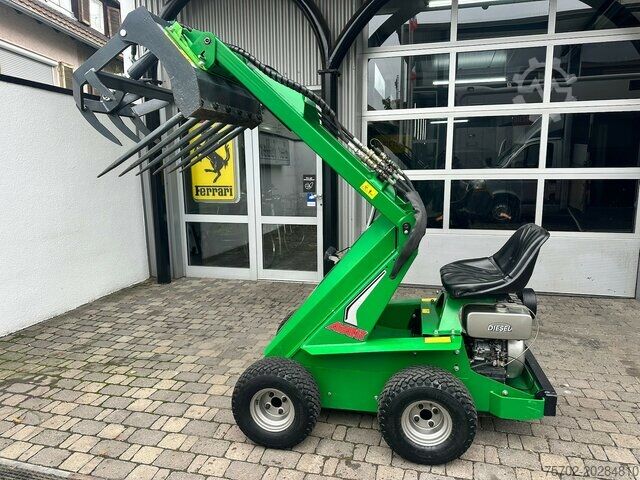 Hoflader Avant Tecno Proficat 4WD Diesel mit Schaufel + Krokozange