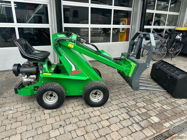 Hoflader Avant Tecno Proficat 4WD Diesel mit Schaufel + Krokozange