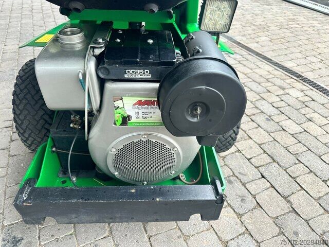 Hoflader Avant Tecno Proficat 4WD Diesel mit Schaufel + Krokozange