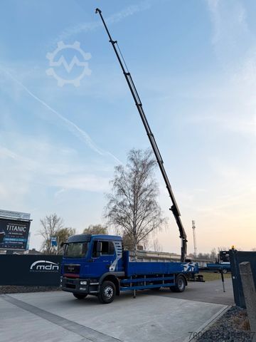 Camión de plataforma MAN TGM 12.250 4x2 Pritsche 20m KRAN FUNK AHK