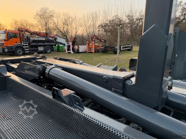 Camión portacontenedores de gancho DAF CF 75.250 Abrollkipper KRAN FUNK