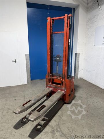 Handmatige stapelaar TGL Transportgeräte Lübben FEG 1,25